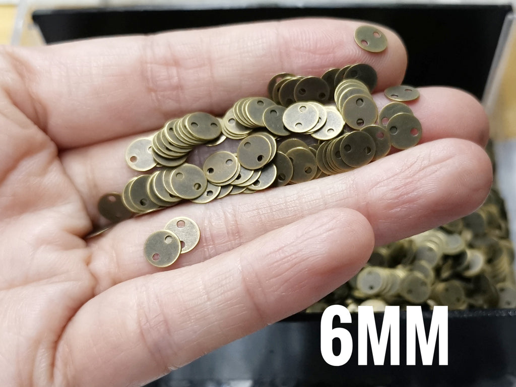 Clearance, Brass sequins, 6mm, 2 holes, 100 pcs | 特價, 圓銅片, 6mm, 雙孔, 100個