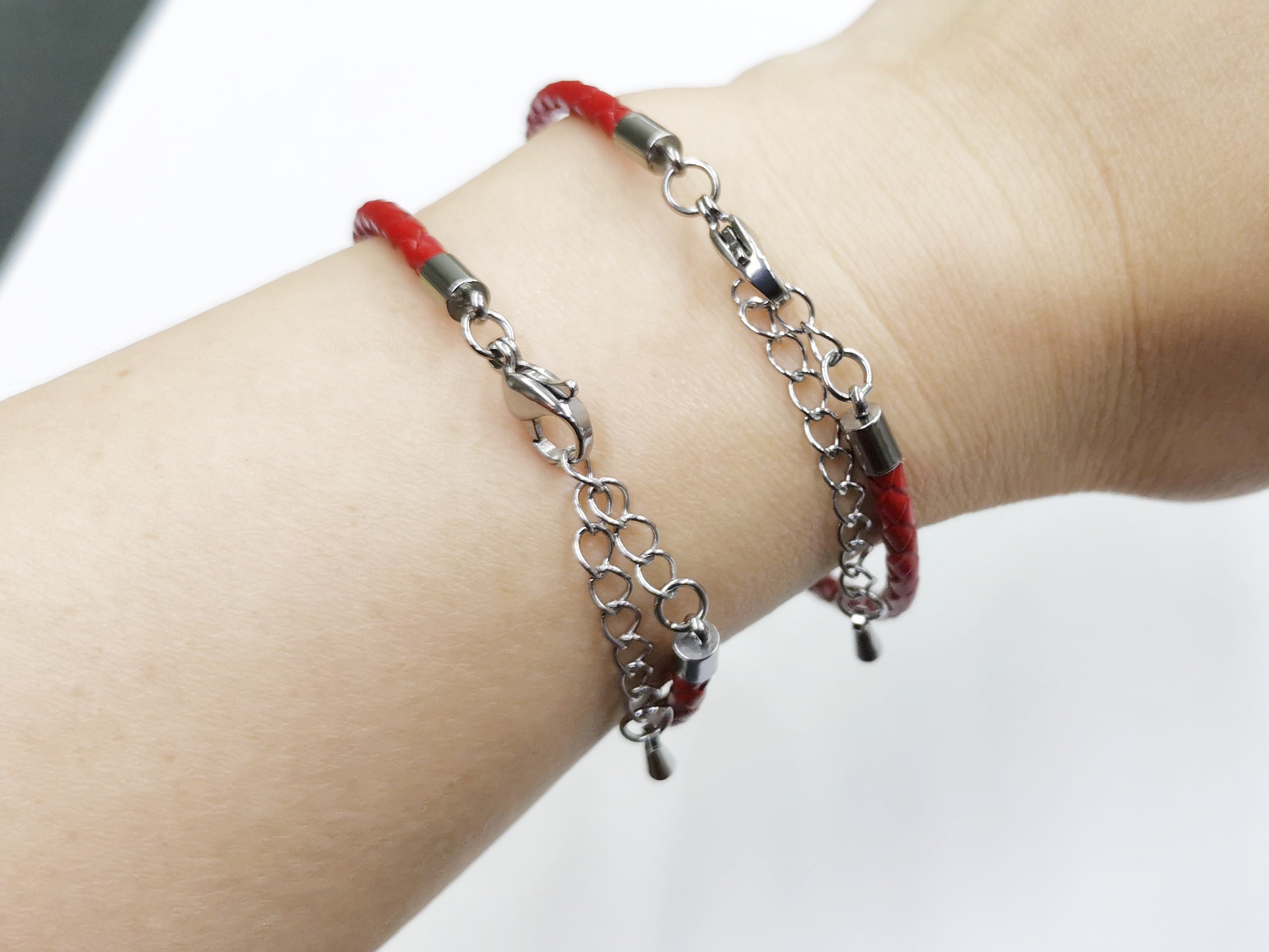 紅色牛皮手鏈，不銹鋼扣