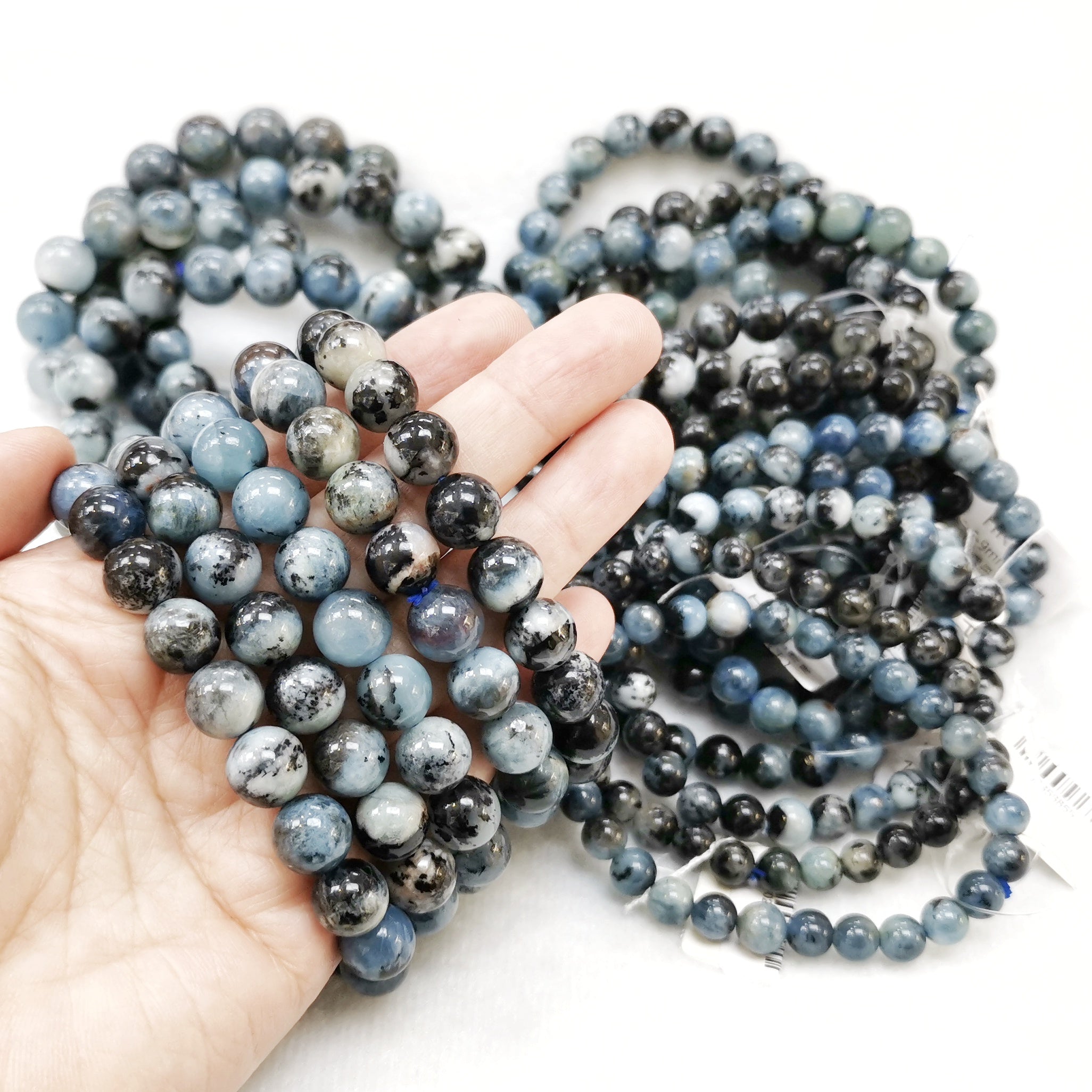 海藍寶, 黑雲母共生, 單圈手鏈