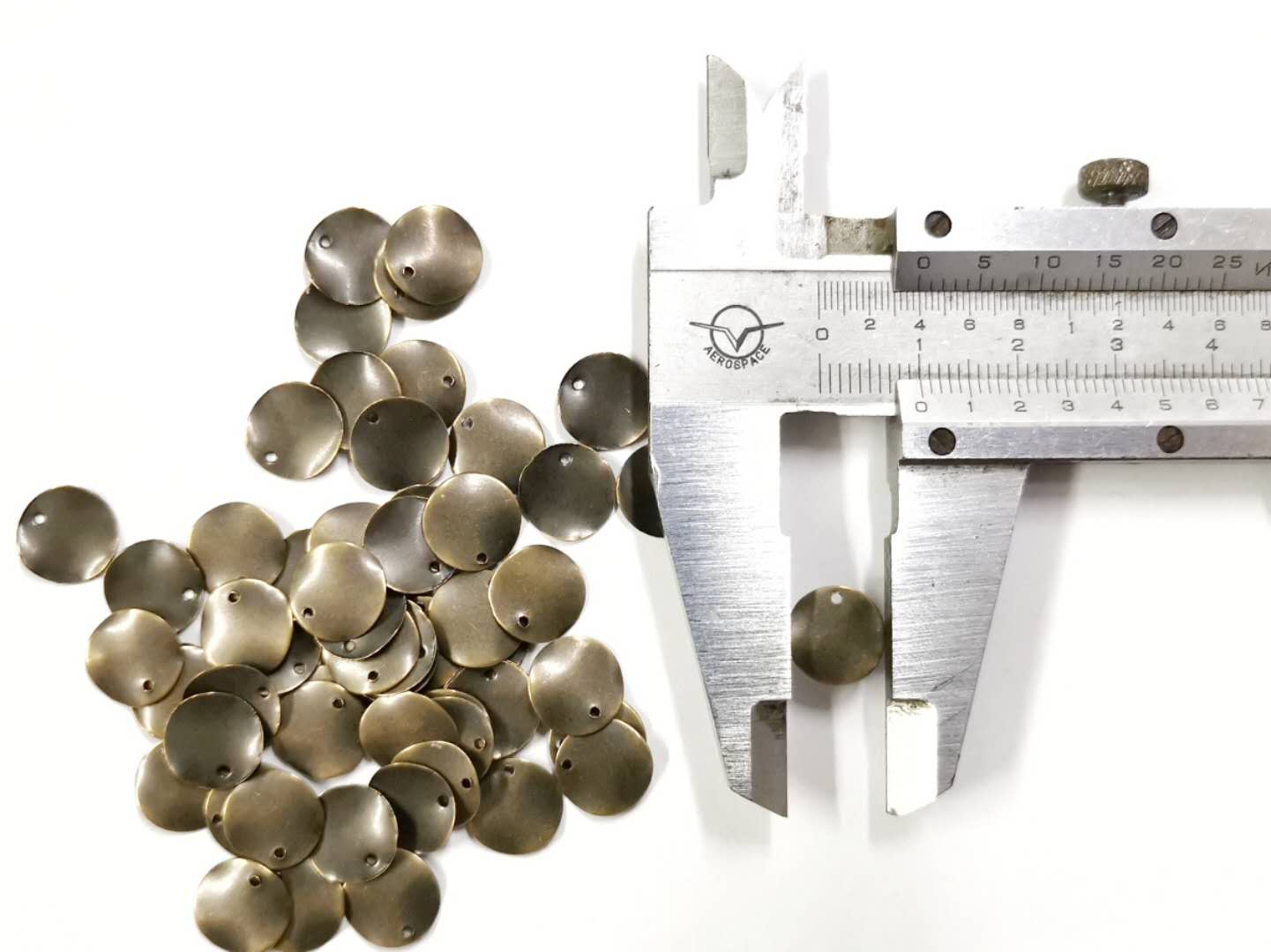 圓銅片, 6/8/10mm, 邊孔, 100個